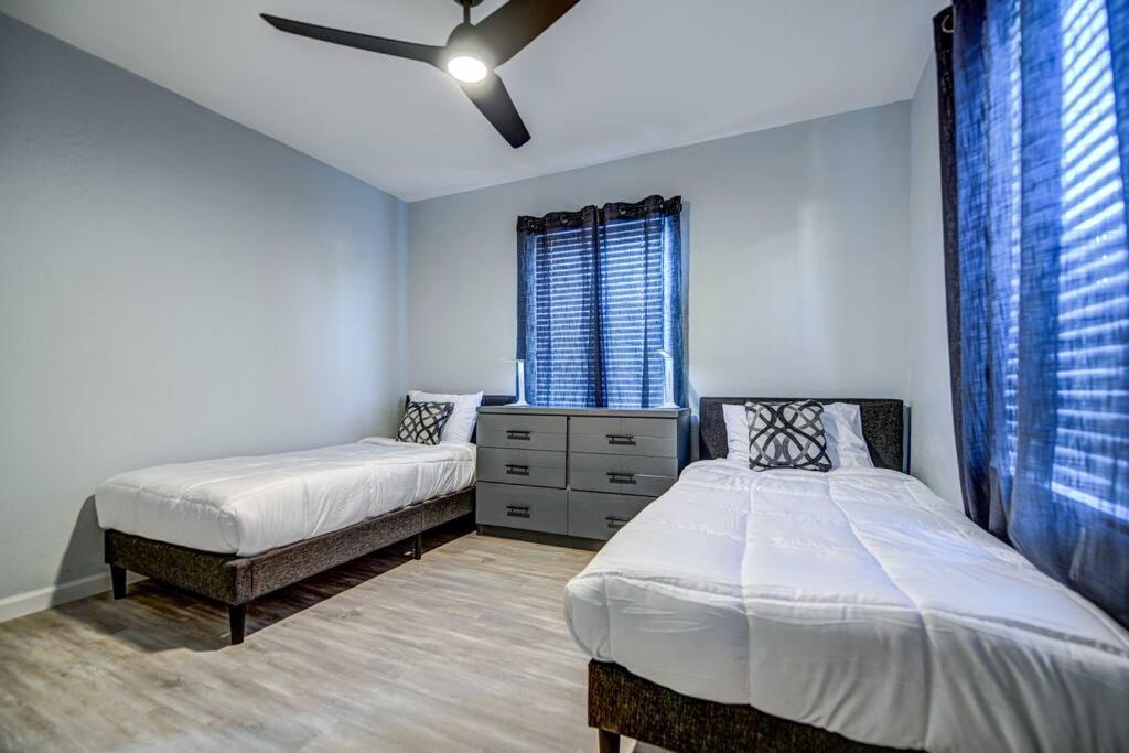 Holiday home Modern Home-downtown-3 Bedroom- King Bed *