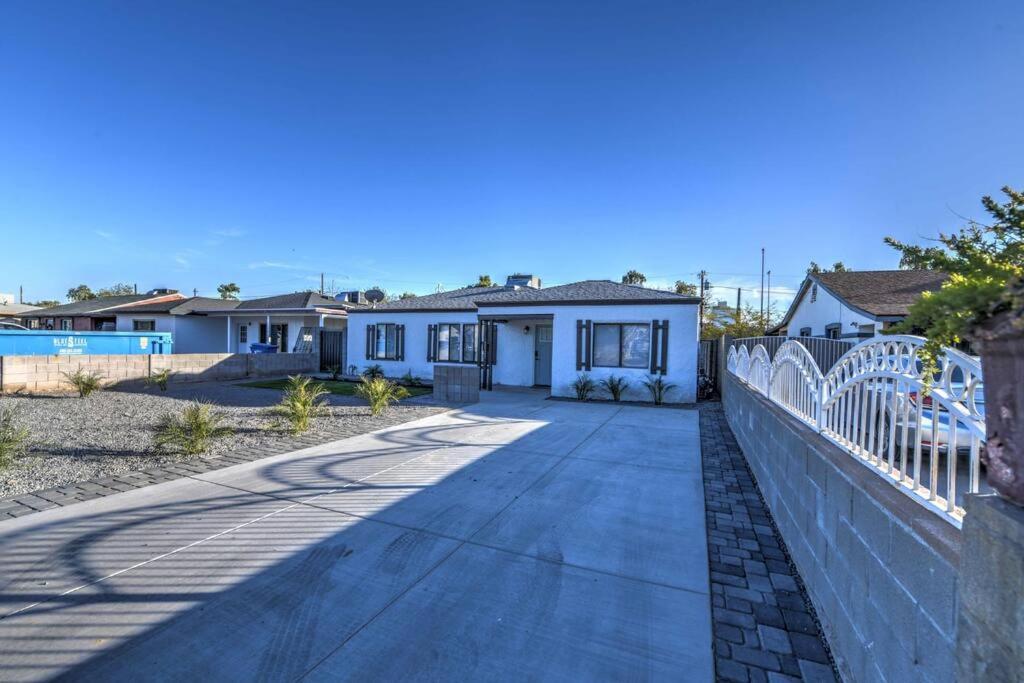 Modern Home-downtown-3 Bedroom- King Bed Holiday home Phoenix