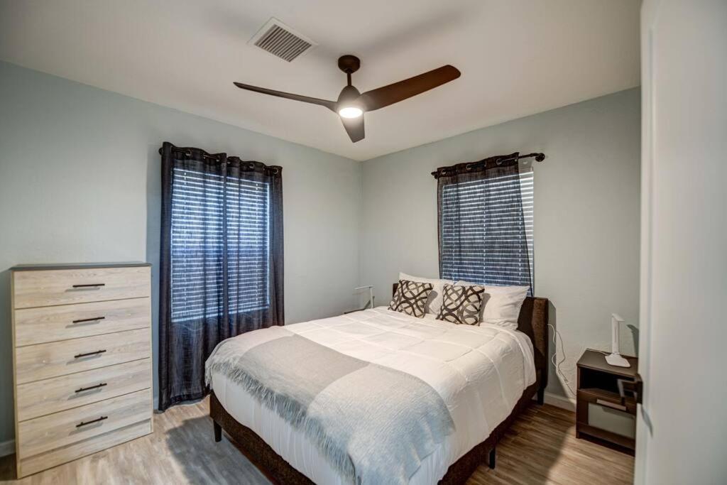 Holiday home Modern Home-downtown-3 Bedroom- King Bed *