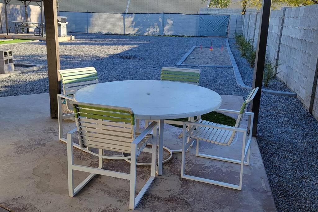 Modern Home-downtown-3 Bedroom- King Bed