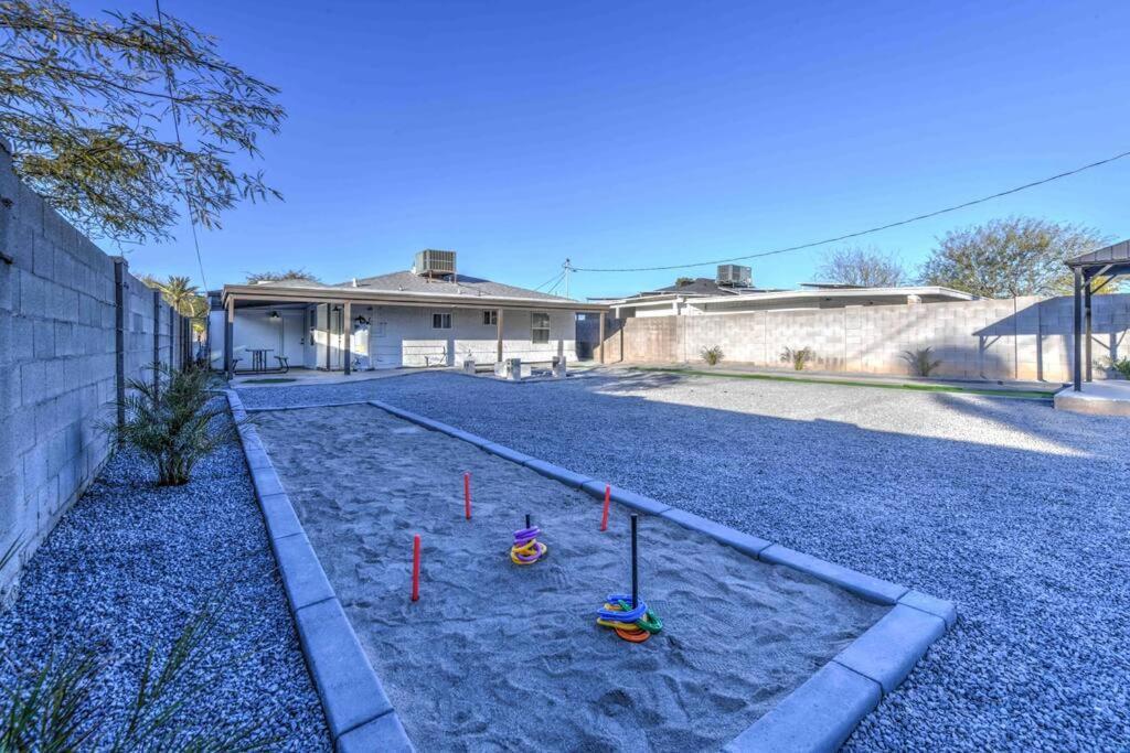 Modern Home-downtown-3 Bedroom- King Bed Holiday home